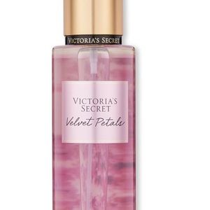 NEW——Victoria’s Secret Velvet Pedals Body Spray 8.4 Ounces